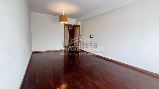 Apartamento T3 à venda na Rua da Constituição, 1979