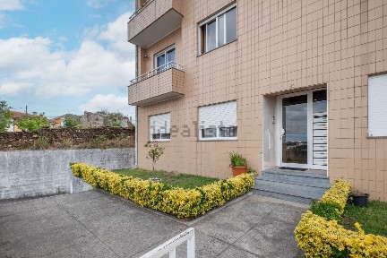 Apartamento T2 à venda na Rua Alminhas da Estivada, 37