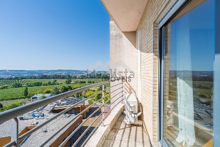 Apartamento T3 à venda na Rua Dom João V