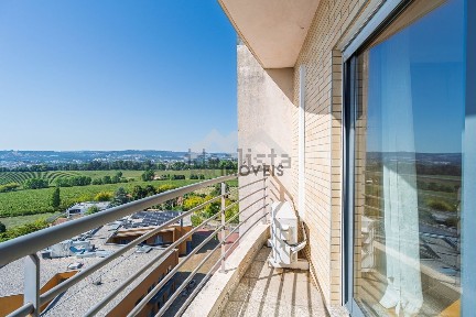 Apartamento T3 à venda na Rua Dom João V