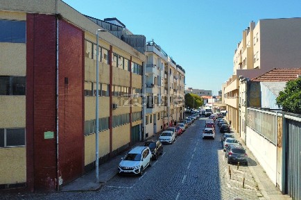 Apartamento T1 à venda na Rua António Bessa Leite, 958