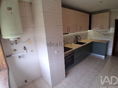 Apartamento T0 à venda na Carreira - Cidade Jovem - Venda Nova