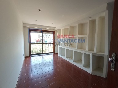 Apartamento T2 à venda na Santegãos - Estrada Nova - Campainha