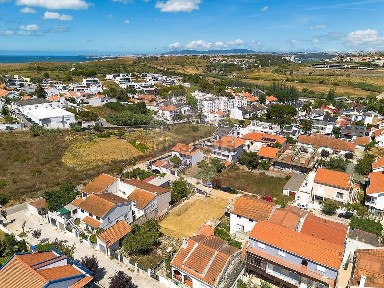 Moradia independente à venda na Estrada da Praia da Mata
