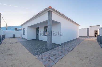 Moradia independente à venda em Carrasqueira