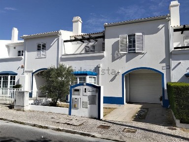 Moradia em banda à venda em Santo António da Charneca