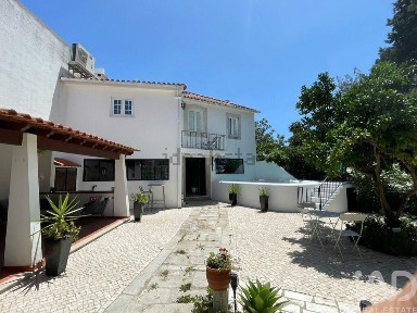 Moradia independente à venda na Vila Nogueira de Azeitão