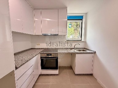 Espaço comercial à venda na Gumirães - Santa Eugénia