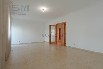 Arrendamento de apartamento T2 na Rua Naus