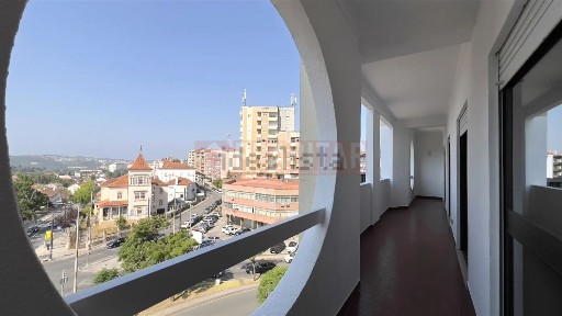 Arrendamento de apartamento T2 no Largo Cruz de Celas