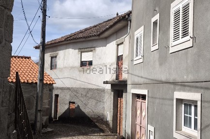 Moradia independente à venda na Rua de Cima s/n
