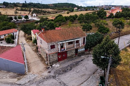 Moradia independente à venda na Rua do Cruzeiro s/n