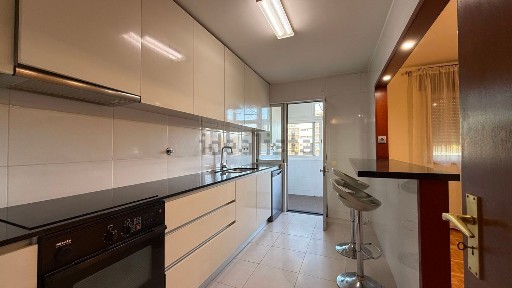 Arrendamento de apartamento T2 na Rua Alexandre Herculano s/n