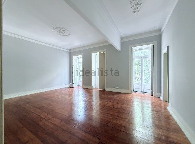 Arrendamento de apartamento T3 na Rua Alexandre Herculano