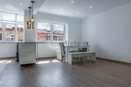 Arrendamento de apartamento T2 na Rua São João de Brito, 8
