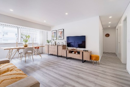 Arrendamento de apartamento T3 na Rua Ibo, 1
