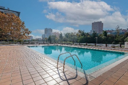 Arrendamento de apartamento T2 na Rua Tomás da Fonseca f2