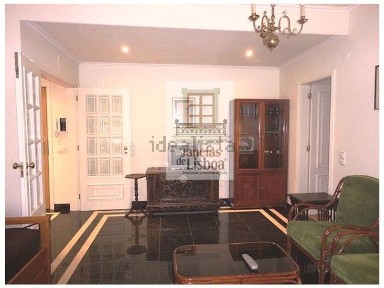 Arrendamento de apartamento T1 no Largo de São Sebastião da Pedreira