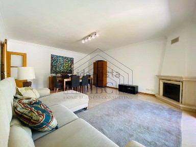 Arrendamento de apartamento T2 na Rua França, 7 b