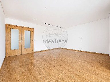 Arrendamento de apartamento T2 na Rua Beatriz Costa