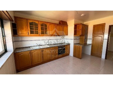 Arrendamento de apartamento T2 na Praça Amália Rodrigues