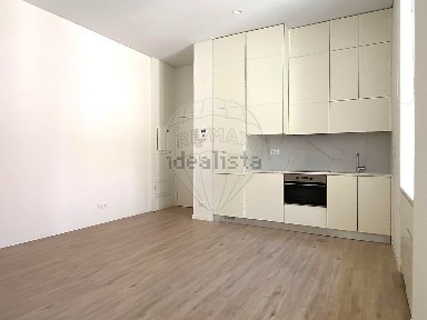 Arrendamento de apartamento T1 na Rua Professor Sousa da Câmara