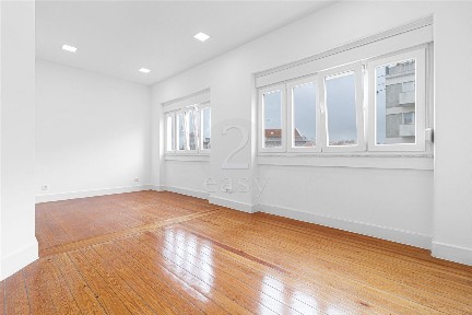 Arrendamento de apartamento T3 na Rua do Sol ao Rato, 9 a