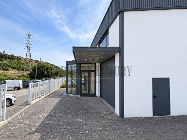 Armazém à venda em Póvoa de Santa Iria e Forte da Casa