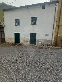 Moradia independente à venda em Covas e Vila Nova de Oliveirinha