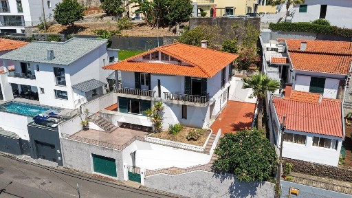 Moradia independente à venda no Monte