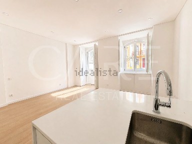 Apartamento T0 à venda na Rua dos Anjos, 49