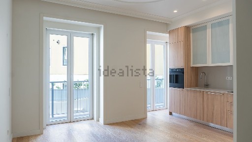 Apartamento T1 à venda na Rua Sousa Martins, 6