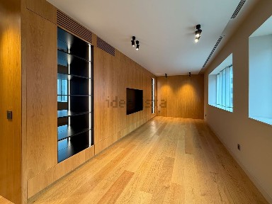 Apartamento T2 à venda na Rua Andrade Corvo, 4