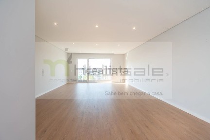 Apartamento T3 à venda na Rua Dr. José Joaquim de Almeida, 559