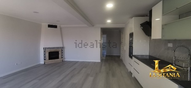 Apartamento T4 à venda na Rua Infante Dom Augusto s/n