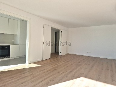 Apartamento T3 à venda na Rua Bombeiros Voluntários do Barreiro, 31