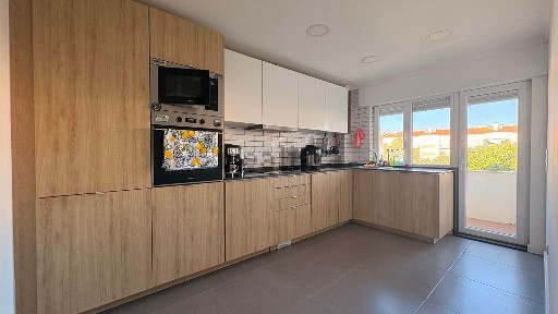 Apartamento T3 à venda na Avenida Corregedor Rodrigo Dias