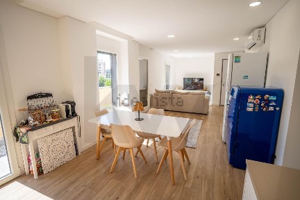 Apartamento T2 à venda na Rua dos Três Lagares s/n