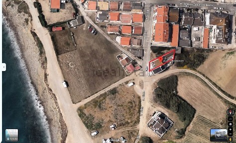 Moradia geminada à venda na Rua Viola, 15