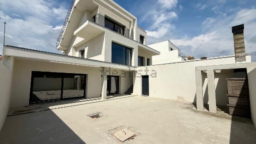 Moradia independente à venda na Casais de Mestre Mendo - Coimbrã