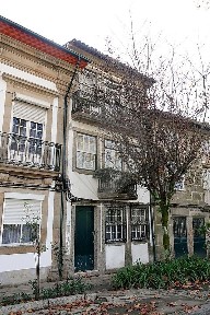 Moradia independente à venda em Oliveira - São Paio - São Sebastião