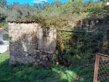 Moradia independente à venda em Esqueiros - Nevogilde - Travassós
