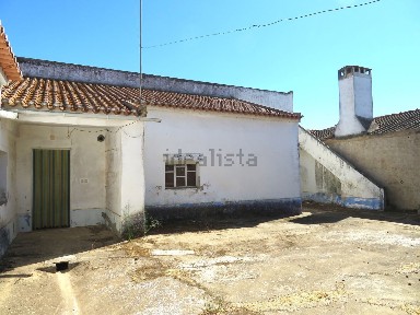 Montoito, Rua Doutor Bento de Jesus Caraça