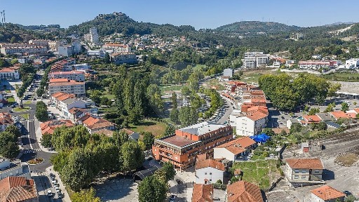 Apartamento T3 à venda na Rua Dona Elvira Câmara Lopes