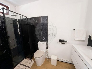 Apartamento T3 à venda na Rua de Santo Amaro