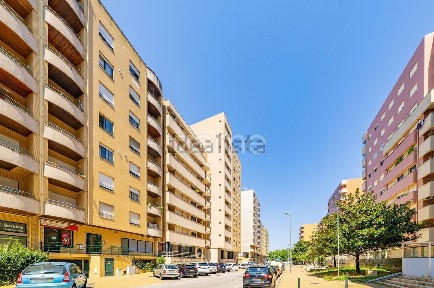 Arrendamento de apartamento T4 na Rua Cónego Rafael Álvares da Costa, 78