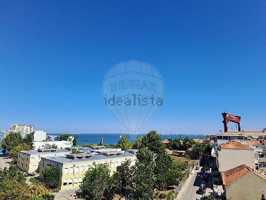 Apartamento T2 à venda na Rua Dom Sancho I