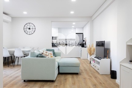 Apartamento T2 à venda na Rua António Sérgio, 5