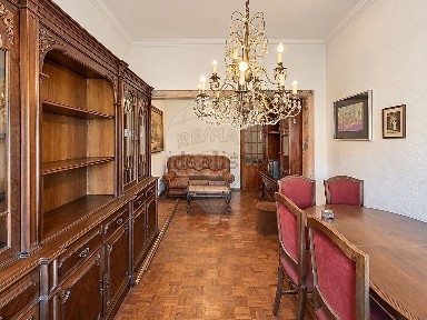 Apartamento T2 à venda na Rua Doutor Luís Teixeira de Macedo e Castro