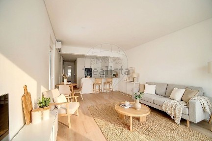 Apartamento T2 à venda na Rua dos Espatários
